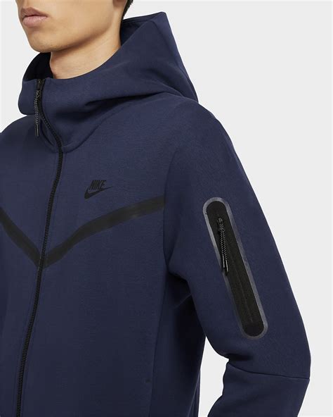 nike tech fleece men's small